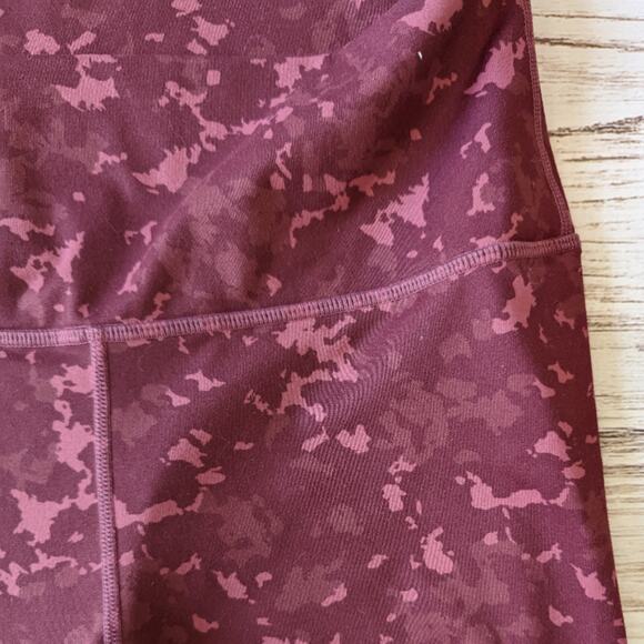 Fabletics Powerhold Maroon Camo Leggings Sz Small - Picture 2 of 4